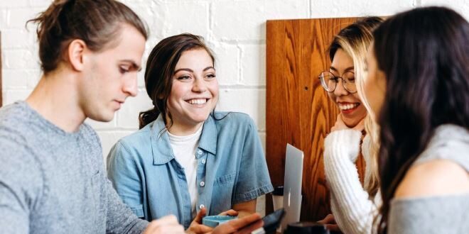 Mengenali Ciri Ciri Orang Introvert Bagaimana Mereka Berbeda dari Orang Ekstrovert